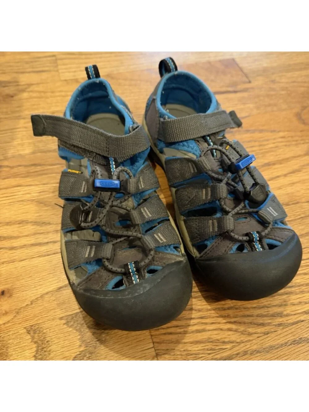KEEN YOUTH SHOES SIZE 2 BLUE BLACK WATER SHOES SANDALS